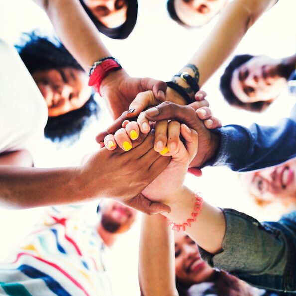 Motivbild Hände Gemeinsam [©Rawpixel Ltd.; stock.adobe.com]